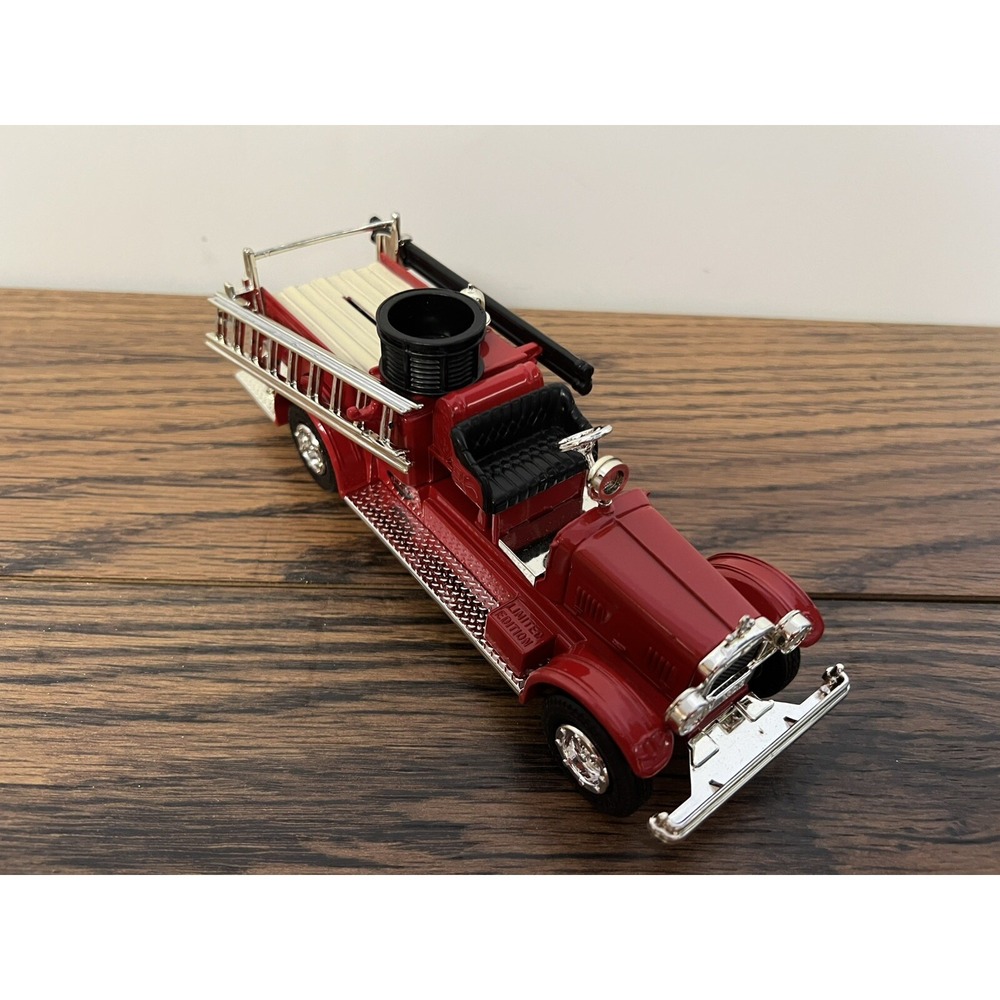 ERTL 1926 Seagrave Fire Truck‎ Locking Truck Bank 1:30 Scale